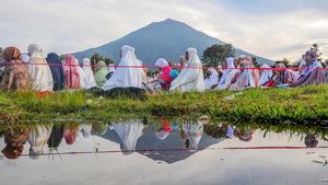 Suasana Salat Idul Fitri di Kaki Gunung Kerinci