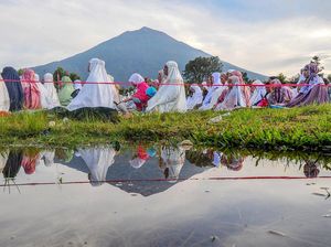 Salat Tanpa Sajadah, Sah atau Tidak? Ini Penjelasan Ulama Salat Tanpa Sajadah, Sah atau Tidak? Ini Penjelasan Ulama