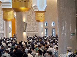 Jokowi dan Ganjar Salat Id di Masjid Sheikh Zayed Solo Pagi Ini