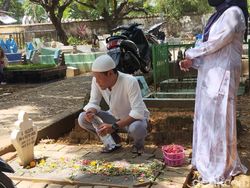 Bolehkah Membaca Yasin Saat Ziarah Kubur? Ini Penjelasan Ulama