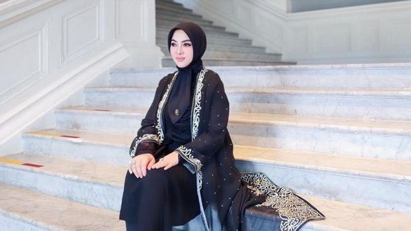 Cetar! Gaya Syahrini Rayakan Lebaran di Singapura