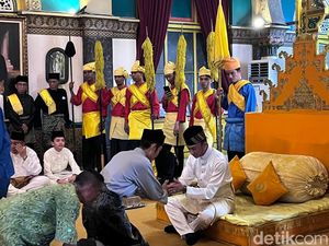 Mengintip Tradisi Junjung Duli di Kesultanan Deli saat Idul Fitri Mengintip Tradisi Junjung Duli di Kesultanan Deli saat Idul Fitri