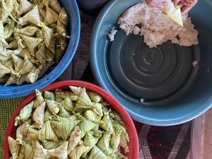 Viral Orangtua Siapkan 7.000 Ketupat untuk Lebaran, Endingnya Bikin Kasihan