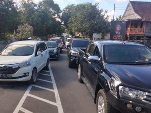 5.577 Pengunjung Serbu Pantai Bira Hari Ini, Antrean Kendaraan 300 Meter