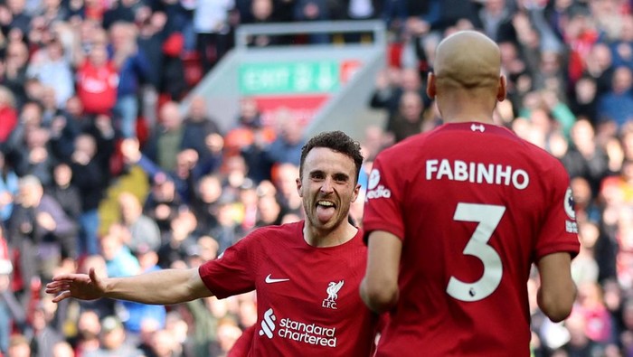 Soccer Football - Premier League - Liverpool v Nottingham Forest - Anfield, Liverpool, Britain - April 22, 2023 Liverpools Diogo Jota celebrates scoring their first goal with teammate Fabinho REUTERS/Phil Noble EDITORIAL USE ONLY. No use with unauthorized audio, video, data, fixture lists, club/league logos or live services. Online in-match use limited to 75 images, no video emulation. No use in betting, games or single club /league/player publications.  Please contact your account representative for further details.