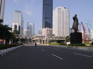 Jalanan Jakarta Lengang di Pagi Hari Pertama Tahun Baru 2024 Jalanan Jakarta Lengang di Pagi Hari Pertama Tahun Baru 2024