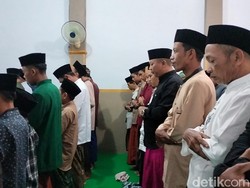 Jemaah Aboge Gelar Salat Idul Fitri Pagi Ini