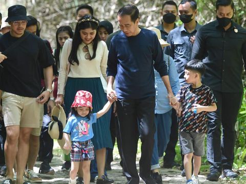 Jokowi Cek Kesiapan KTT ASEAN di Labuan Bajo, Ajak Jan Ethes dan La Lembah (Lukas/Biro Pers Sekretariat Presiden)