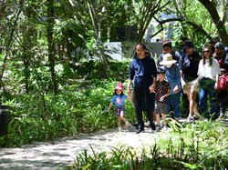 Momen Kedekatan Jokowi dengan Cucu Saat Libur Lebaran di Labuan Bajo