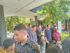 4 Momen Jan Ethes Nempel Presiden Jokowi di Labuan Bajo 4 Momen Jan Ethes Nempel Presiden Jokowi di Labuan Bajo