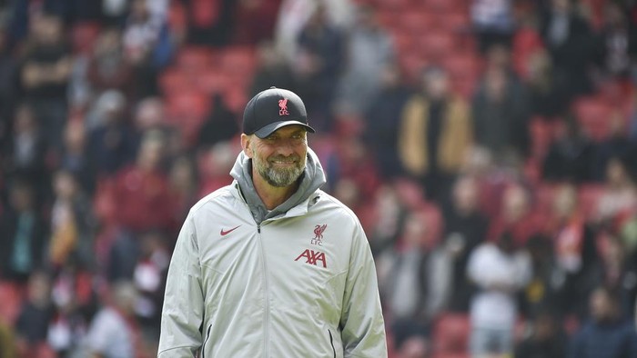 Liverpools manager Jurgen Klopp waits for the start of the Premier League soccer match between Liverpool and Nottingham Forest at Anfield, in Liverpool, England, Saturday April 22, 2023. (AP Photo/Rui Vieira)
