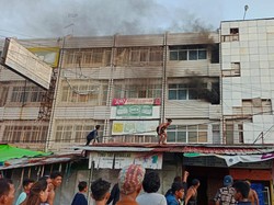 Pasar Sentral Makassar Kebakaran, Damkar Turun Tangan