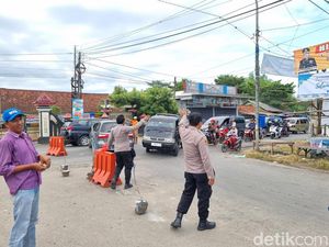 Lonjakan Volume Kendaraan, Tanah Merah Bangkalan Sempat Macet 5 Kilometer Lonjakan Volume Kendaraan, Tanah Merah Bangkalan Sempat Macet 5 Kilometer