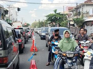 Sederet Penyebab Jalur Selatan Probolinggo-Lumajang Merayap hingga 7 Km Sederet Penyebab Jalur Selatan Probolinggo-Lumajang Merayap hingga 7 Km