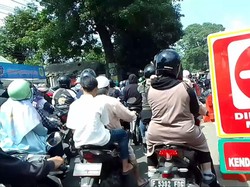 H+1 Lebaran, Lalin Bogor-Sukabumi di Jembatan Cikereteg Padat Siang Ini