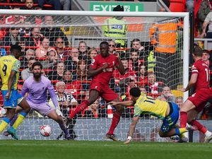 Liverpool: Serangan Wah, Pertahanan Walah-walah