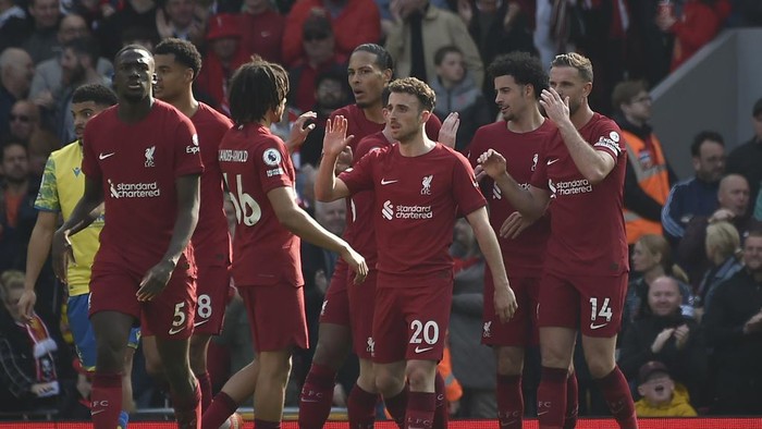 Liverpools Diogo Jota, center, is cheered by teammates after scoring during the Premier League soccer match between Liverpool and Nottingham Forest at Anfield, in Liverpool, England, Saturday April 22, 2023. (AP Photo/Rui Vieira)