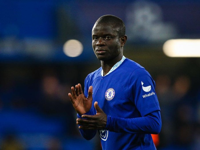LONDON, ENGLAND - APRIL 18: N'Golo Kante of Chelsea applauds the fans after the UEFA Champions League quarterfinal second leg match between Chelsea FC and Real Madrid at Stamford Bridge on April 18, 2023 in London, United Kingdom. (Photo by Craig Mercer/MB Media/Getty Images)