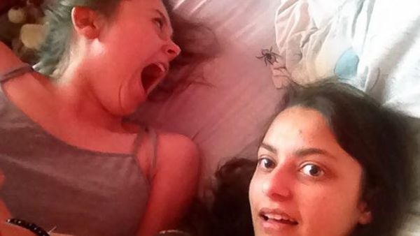 Deretan Penampakan di Foto Selfie yang Bikin Kaget