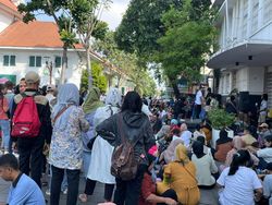 Serunya Pengunjung Kota Tua Ramai-ramai Dangdutan saat Libur Lebaran