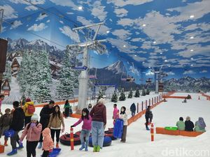 Trans Snow World Surabaya Membludak Diserbu Pengunjung Libur Lebaran Trans Snow World Surabaya Membludak Diserbu Pengunjung Libur Lebaran