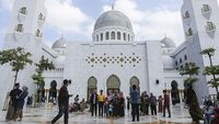 Potret Masjid Sheikh Zayed Solo Diserbu Wisatawan