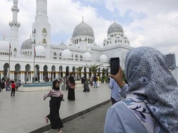 Viral Parkir Masjid Sheikh Zayed Mahal, Gibran Meradang, 3 Jukir Disikat!