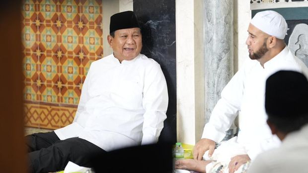 Prabowo dan Gibran bertemu Habib Syech di Solo