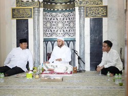 Saat Prabowo Diajak Gibran Keliling Solo dan Bertemu Habib Syech