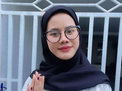 5 Potret Gaya Siskaeee Berhijab, Bikin Pangling