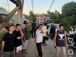 Warga Rebutan Melintas di Jembatan Pacongkang Soppeng, Lalin Lumpuh 1 Jam