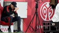 Sialnya, tiga kekalahan membuat Bayern out dari DFB Pokal, Liga Champions, dan kini kehilangan puncak klasemen Liga Jerman. Pergantian Nagelsmann ke Tuchel kini dipertanyakan, dengan Kahn mulai didesak resign dari jabatannya. (Foto: Harry Langer/DeFodi Images via Getty Images)