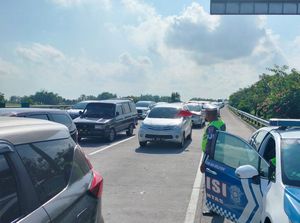 Kecelakaan 6 Mobil Pemudik di Tol Mojokerto Macetkan Jalur Surabaya-Jombang
