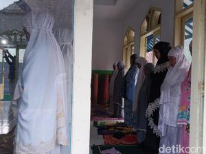 Jemaah Islam Aboge Banyumas Gelar Salat Id Hari Ini Jemaah Islam Aboge Banyumas Gelar Salat Id Hari Ini