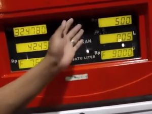 Pemotor Diduga Pelat AG Viral Beli Pertamax Rp 500, Erick Thohir Komentar