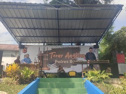 Wah, Wisatawan Bisa Main Angklung di Simpang Gadog Sambil Nunggu One Way