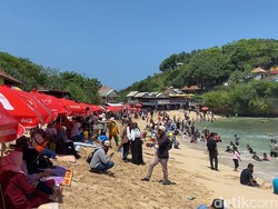 Ribuan Wisatawan Serbu Pantai Selatan Gunungkidul