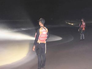 1 Wisatawan Hilang Terseret Ombak Pantai Laguna Kebumen 1 Wisatawan Hilang Terseret Ombak Pantai Laguna Kebumen