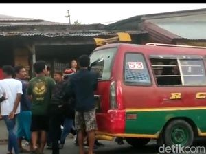 6 Penyerang Angkot Pakai Batu-Sajam di Medan Ditangkap 6 Penyerang Angkot Pakai Batu-Sajam di Medan Ditangkap