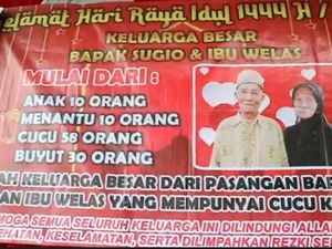 Momen Kakek-Nenek Diarak Seratusan Keluarga Keliling Kampung saat Lebaran