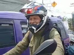 Ariel Noah Jawab Sapaan Balik Warga saat Macet-macetan Naik Motor: Panas Ya!