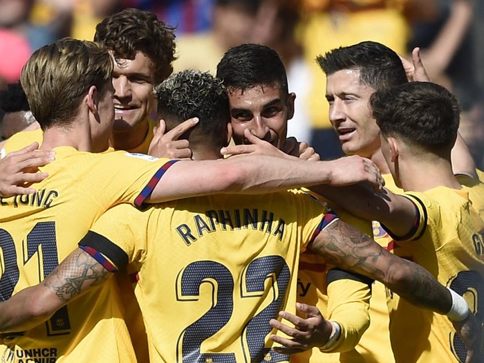 Barcelonas Spanish forward Ferran Torres (C) celebrates with teammates scoring his teams first goal during the Spanish league football match between FC Barcelona and Club Atletico de Madrid at the Camp Nou stadium in Barcelona on April 23, 2023. (Photo by Josep LAGO / AFP) (Photo by JOSEP LAGO/AFP via Getty Images)