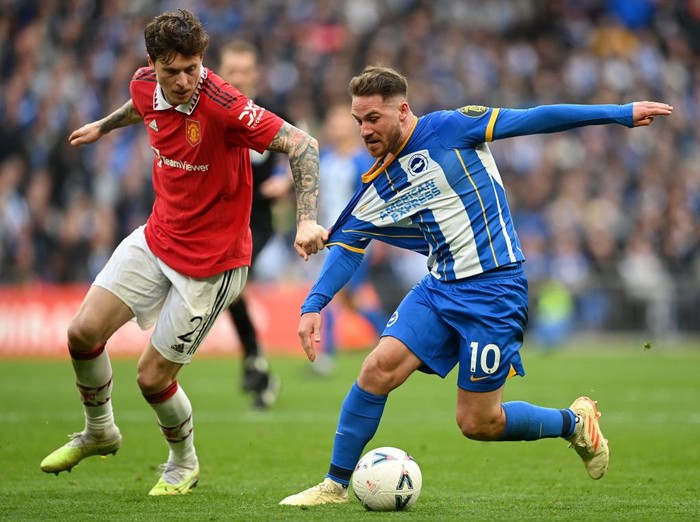 LONDON, ENGLAND - APRIL 23: Victor Lindelof of Manchester United battles for possession with Alexis Mac Allister of Brighton & Hove Albion during the Emirates FA Cup Semi Final match between Brighton & Hove Albion and Manchester United at Wembley Stadium on April 23, 2023 in London, England. (Photo by Michael Regan - The FA/The FA via Getty Images)