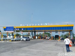Exit Tol Karanglo Malang Dipadati Kendaraan Menuju Kota Batu