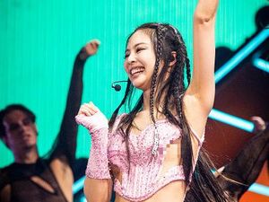Most Popular: Gaya Jennie BLACKPINK Pakai Baju Underboobs di Coachella Most Popular: Gaya Jennie BLACKPINK Pakai Baju Underboobs di Coachella