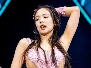 Gaya Jennie BLACKPINK di Coachella Bikin Salfok, Pakai Kostum Underboob Gaya Jennie BLACKPINK di Coachella Bikin Salfok, Pakai Kostum Underboob