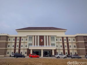 Anggota DPRD Bojonegoro Diviralkan Mangku Cewek Open BO Penuhi Panggilan BK Anggota DPRD Bojonegoro Diviralkan Mangku Cewek Open BO Penuhi Panggilan BK