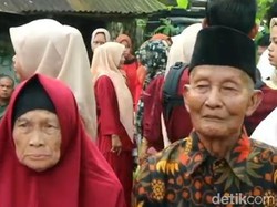Viral Kakek-Nenek Ini Punya Seratusan Anggota Keluarga, Diarak Saat Lebaran