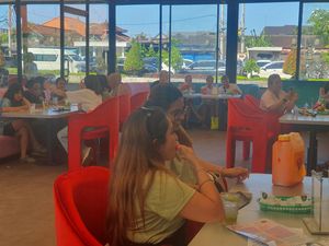 Siapkan Mental, Makan di Resto Ini Dimaki-maki