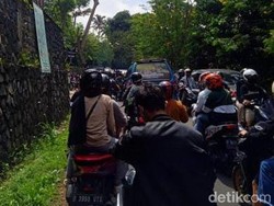 Penampakan Kemacetan di Bukit Pelangi Puncak Bogor